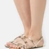 Anna Field Sandalen - Gold 1 Anna Field Sandalen - Gold -Anna Field 5d893a6eb7bf47b492b93414d70ae83c